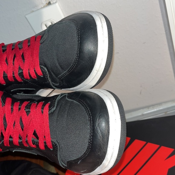 Air Jordan 1 Retro High OG - Picture 4 of 11